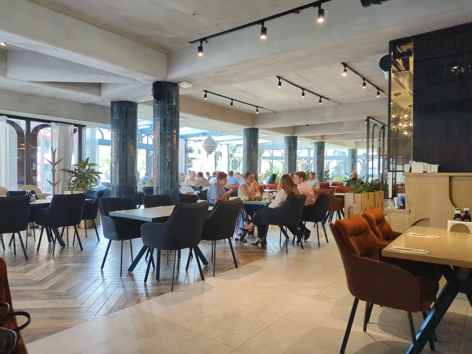 Menám Restaurant & Steak House